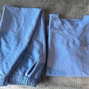 Figs Men’s Scrub Top + Pants